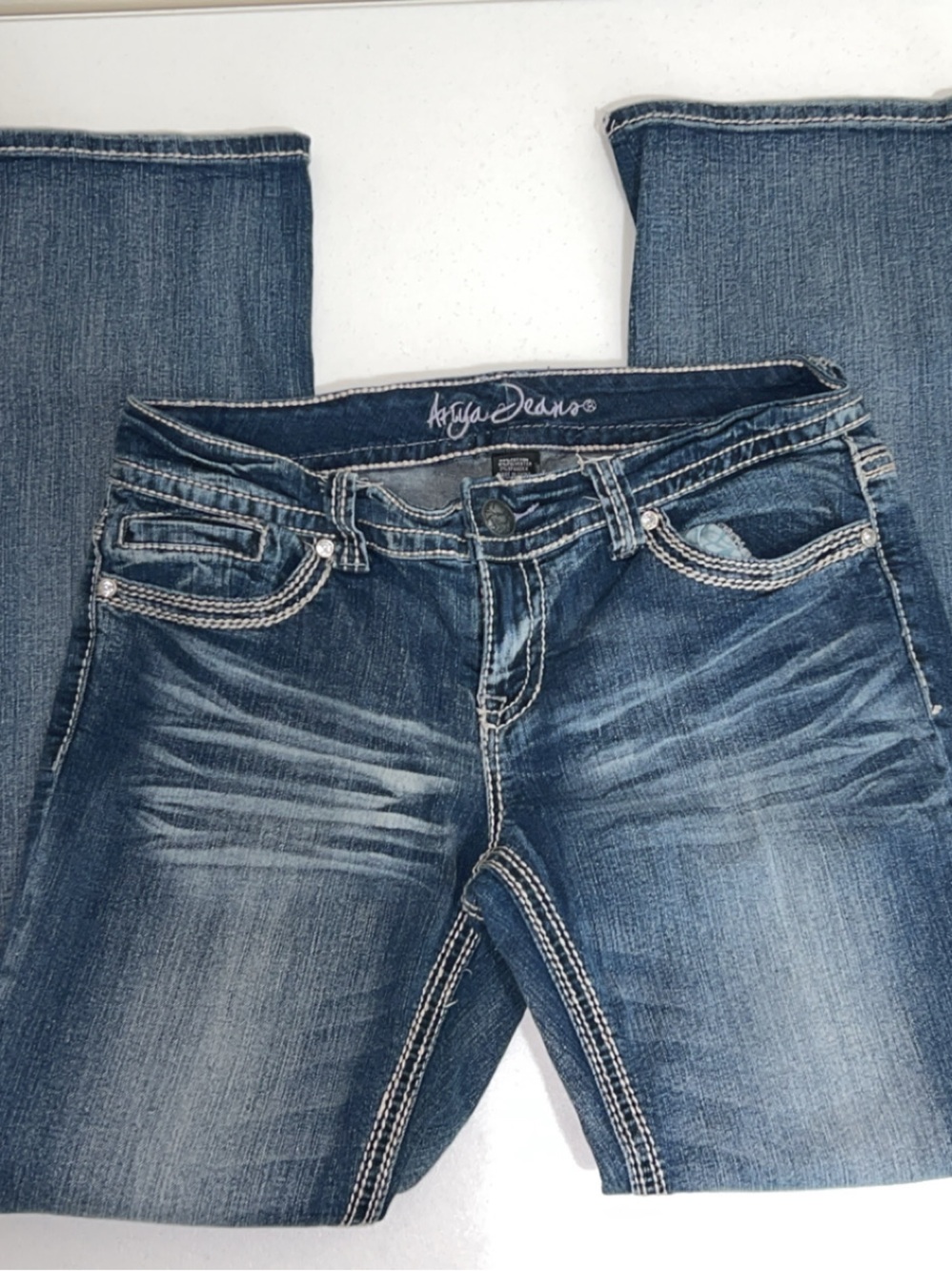Ariya women’s jeans like new! Size 11/12
